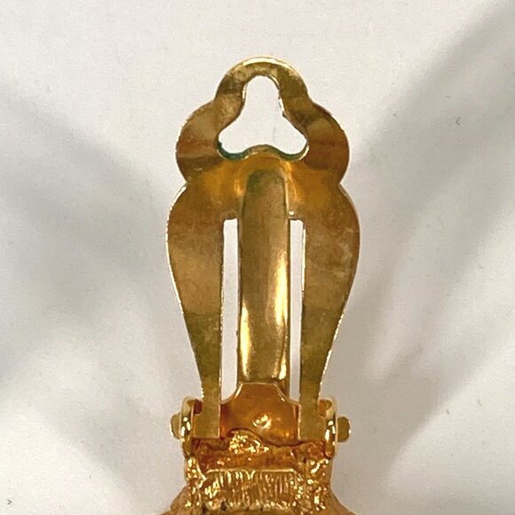 CHANEL Vintage Gold Clip Earrings - Picture 14 of 15